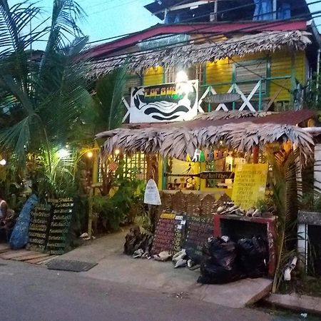 Coconut Hostel Bocas Town Esterno foto