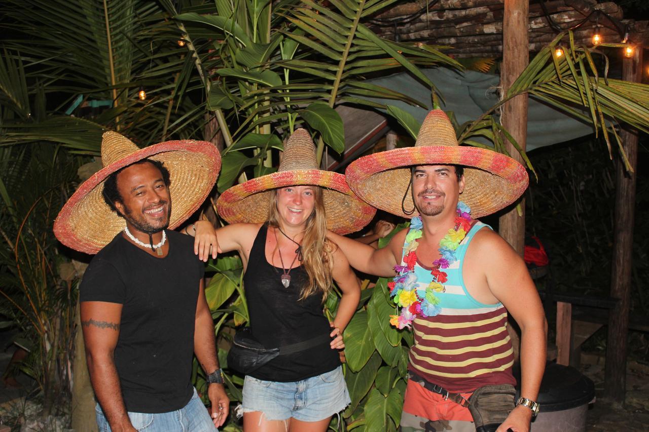 Coconut Hostel Bocas Town Esterno foto