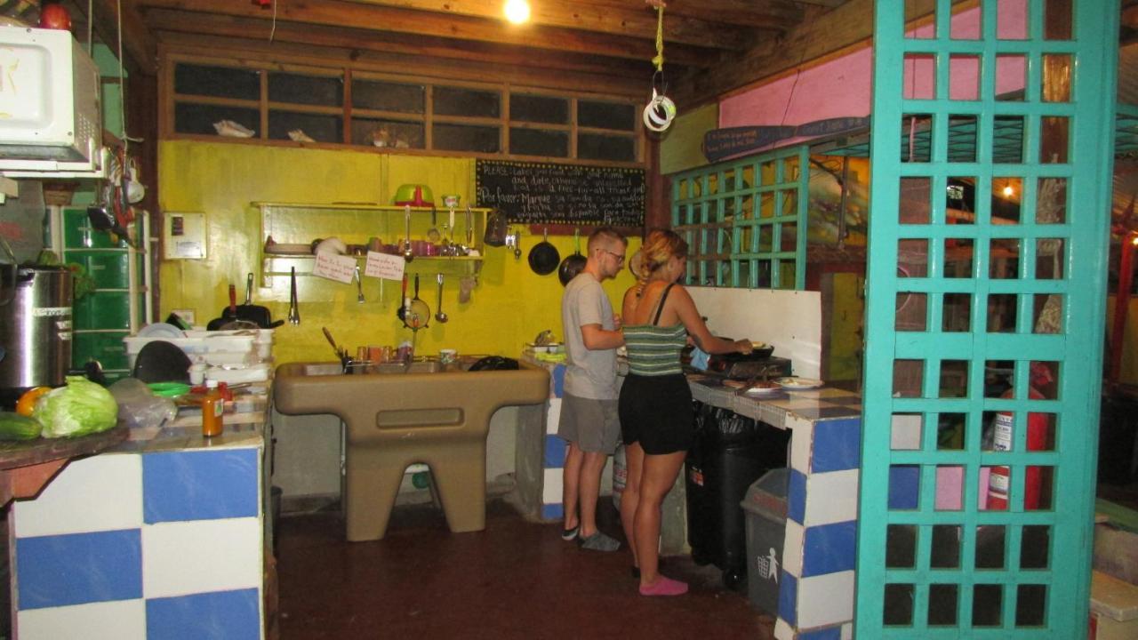 Coconut Hostel Bocas Town Esterno foto