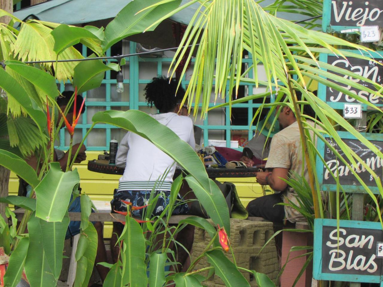 Coconut Hostel Bocas Town Esterno foto