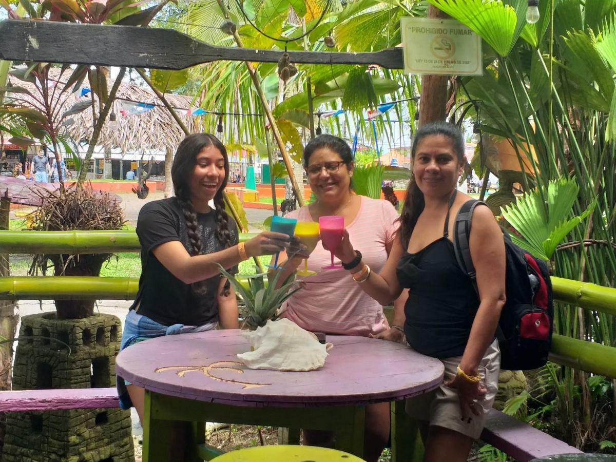Coconut Hostel Bocas Town Esterno foto